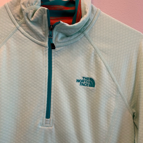 The North Face 1/2 Zip - Picture 2 of 3